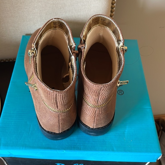 Brand new women’s Bellini boots in chestnut color. Size 7.5 - Picture 3 of 4